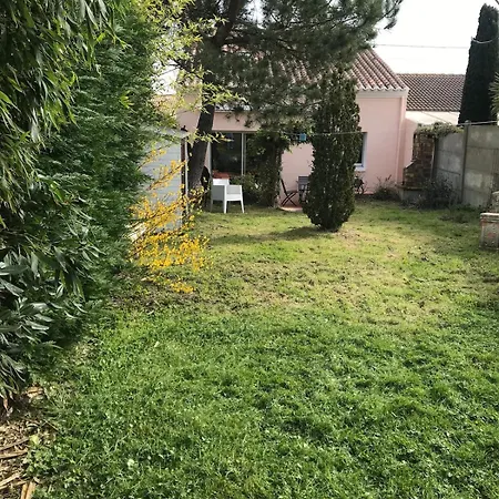 Maison Chaleureuse Avec Jardin